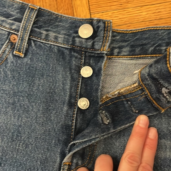 Levi's Classic Blue Denim Shorts - Picture 3 of 8